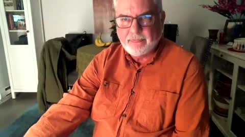 Snapshot of loop102 chatting on 02.26.25 loop102 online show from 02.26.25