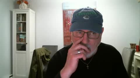 Snapshot of loop102 chatting on 10.05.25 loop102 online show from 10.05.25