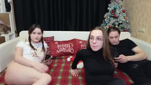 Jean and Isa right couple Mark and Eva left couple online show from 12.27.24