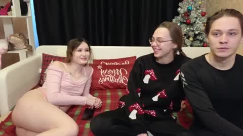 Jean and Isa right couple Mark and Eva left couple online show from 01.02.25