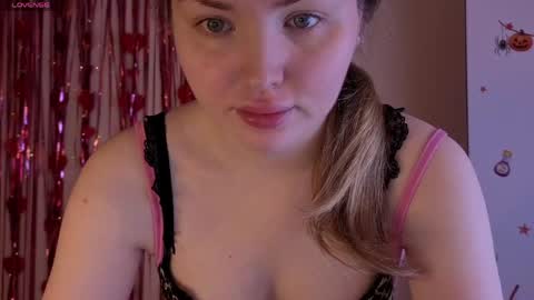 Snapshot of lora_amber chatting on 06.07.26 Lora online show from 06.07.26