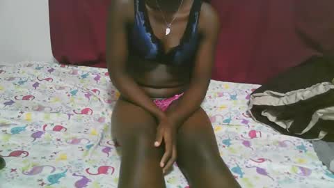 Snapshot of lora_amor chatting on 10.31.25 lora_amor online show from 10.31.25