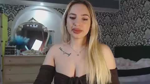 Queen LoraSinClare online show from 02.16.26