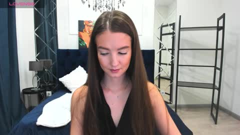 Snapshot of lorasunny chatting on 11.19.25 Ur sensual Lora online show from 11.19.25