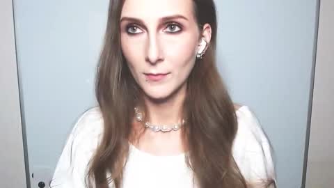 Lora  online show from 04.14.26