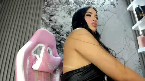 Doll Queen online show from 05.06.26