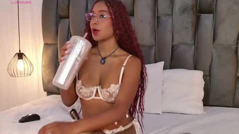 Snapshot of lorena_vieira_ chatting on 09.29.25 Lorena Vieira online show from 09.29.25