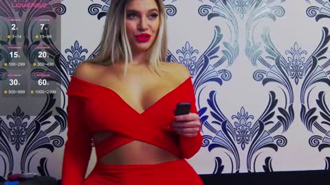 Snapshot of lorenaryan chatting on 12.23.24 lorenaryan online show from 12.23.24
