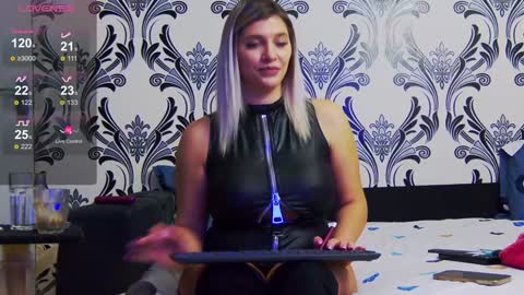 Snapshot of lorenaryan chatting on 02.08.25 lorenaryan online show from 02.08.25
