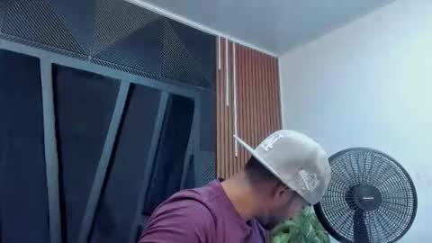  L O R E N Z O  Thumbs Up help  online show from 10.13.25