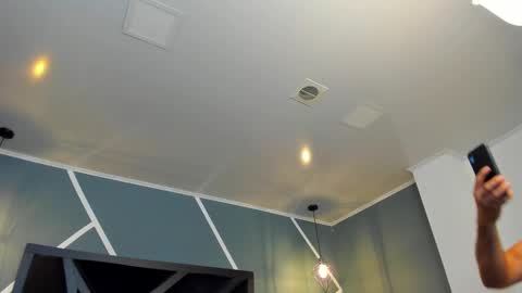  L O R E N Z O  Thumbs Up help  online show from 12.17.25