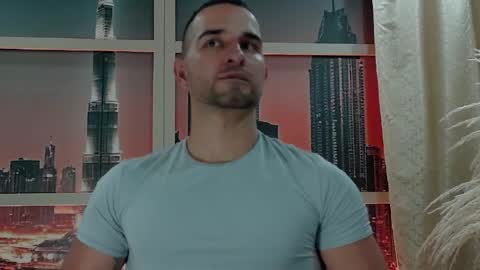 Snapshot of lorenzo_walker_ chatting on 05.18.26 L O R E N Z O Thumbs Up help online show from 05.18.26