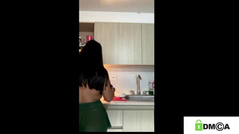 Queen Loreth online show from 04.15.26