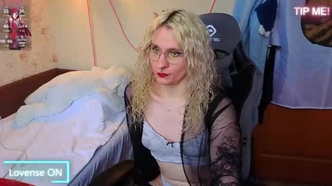Lori -----------------------------------    online show from 04.25.26