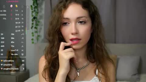 Snapshot of loriamarzinske chatting on 10.08.25 Naomi online show from 10.08.25