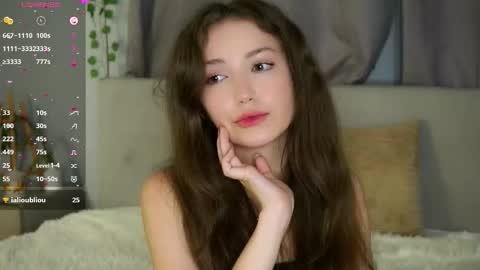 Snapshot of loriamarzinske chatting on 10.12.25 Naomi online show from 10.12.25