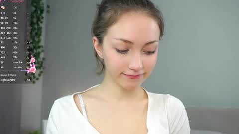 Snapshot of loriamarzinske chatting on 11.11.25 Naomi online show from 11.11.25