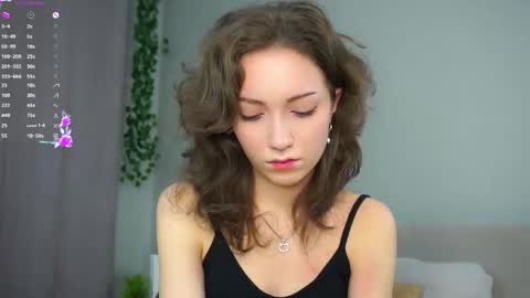 Snapshot of loriamarzinske chatting on 11.12.25 Naomi online show from 11.12.25