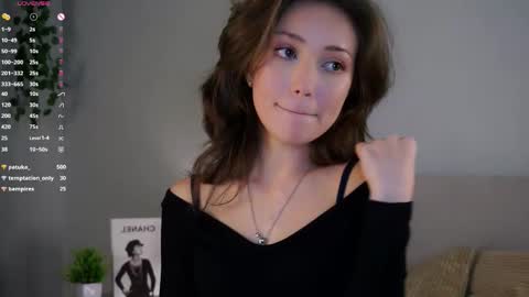 Snapshot of loriamarzinske chatting on 11.18.25 Naomi online show from 11.18.25