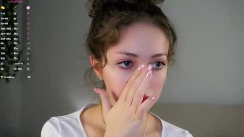 Snapshot of loriamarzinske chatting on 11.28.25 Naomi online show from 11.28.25