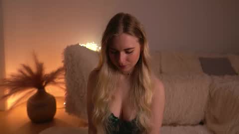 Snapshot of lorrie_love_story chatting on 03.17.26 Lorrie online show from 03.17.26