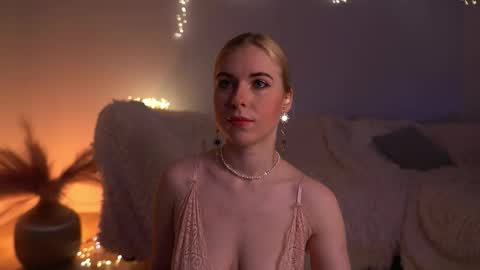 Snapshot of lorrie_love_story chatting on 03.22.26 Lorrie online show from 03.22.26