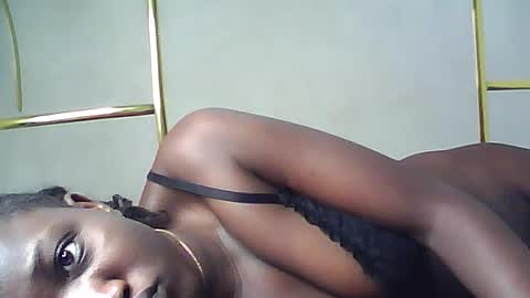 Snapshot of lotty_lavilla chatting on 06.17.26 lotty_lavilla online show from 06.17.26