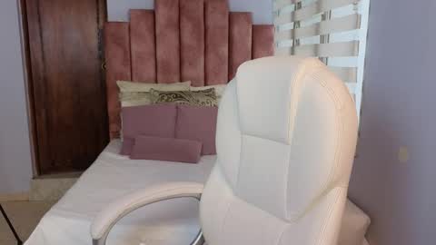 Snapshot of lou_rosse chatting on 02.25.25 Lou Rosse online show from 02.25.25