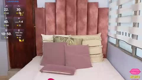 Snapshot of lou_rosse chatting on 03.12.25 Lou Rosse online show from 03.12.25