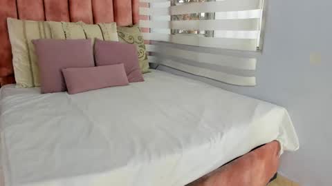 Snapshot of lou_rosse chatting on 10.04.25 Lou Rosse online show from 10.04.25