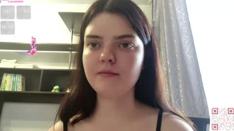 Snapshot of loudeguise chatting on 06.17.26 Esma online show from 06.17.26