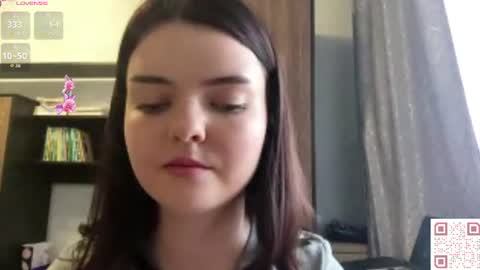 Snapshot of loudeguise chatting on 06.18.26 Esma online show from 06.18.26