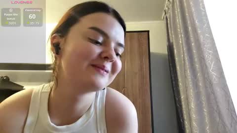 Snapshot of loudeguise chatting on 06.23.26 Esma online show from 06.23.26