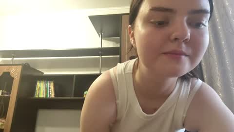 Snapshot of loudeguise chatting on 06.24.26 Esma online show from 06.24.26