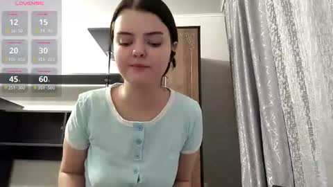 Snapshot of loudeguise chatting on 07.25.26 Esma online show from 07.25.26