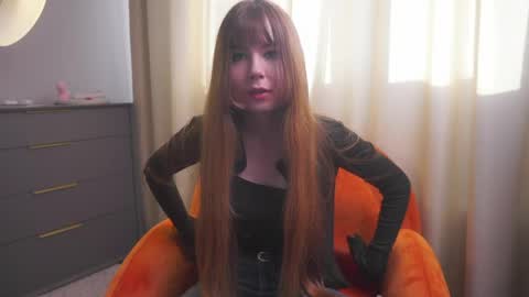 Snapshot of louettakarn chatting on 05.07.26 Sade online show from 05.07.26