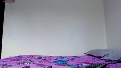 Snapshot of louise_22cm chatting on 06.24.26 Mi lu online show from 06.24.26