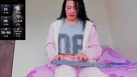 Snapshot of louise_22cm chatting on 07.20.26 Mi lu online show from 07.20.26