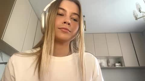 Snapshot of lourapimenta chatting on 01.17.26 Eliza online show from 01.17.26