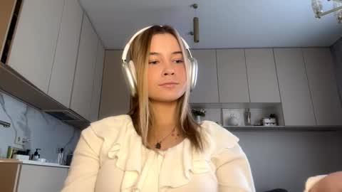 Snapshot of lourapimenta chatting on 01.18.26 Eliza online show from 01.18.26