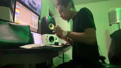 Snapshot of love4heelz chatting on 02.07.25 Prynce online show from 02.07.25