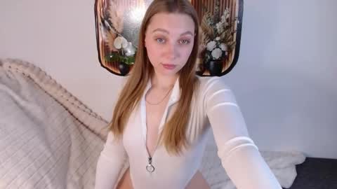 love bella  online show from 04.24.26