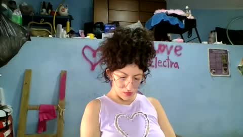 Snapshot of love_electra chatting on 11.10.25 love_electra online show from 11.10.25
