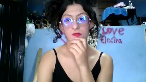 Snapshot of love_electra chatting on 12.16.25 love_electra online show from 12.16.25