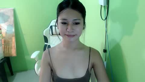 Snapshot of love_jessi chatting on 10.13.25 love_jessi online show from 10.13.25