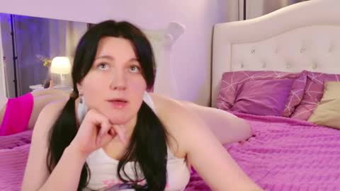 Snapshot of love_me_tonight_ chatting on 11.05.25 Monika online show from 11.05.25