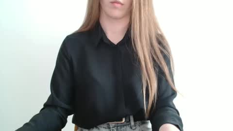 Vivian online show from 04.30.26