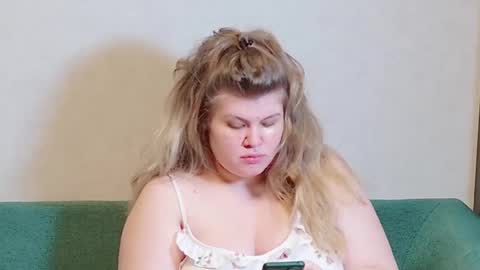 Snapshot of love_wiggy18 chatting on 12.04.24 Ally online show from 12.04.24