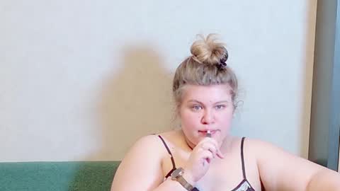 Snapshot of love_wiggy18 chatting on 12.19.24 Ally online show from 12.19.24