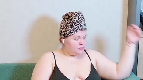 Snapshot of love_wiggy18 chatting on 12.20.24 Ally online show from 12.20.24